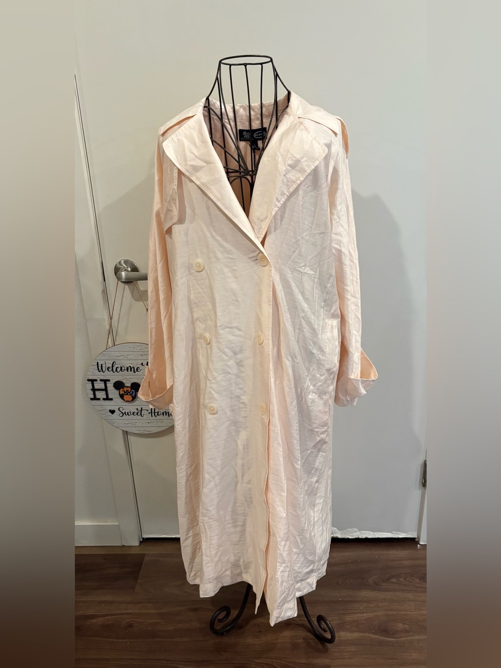 The Devil wears Prada by 20 Century studios Scoop cream apricot color Trench Coa